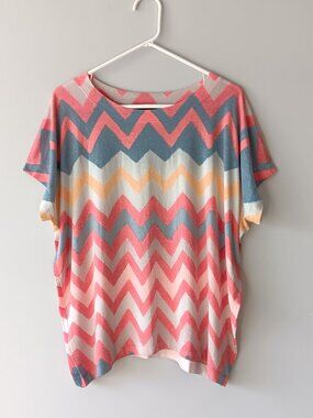 Nally & Millie USA Short-Sleeved Top Chevron Print Pink Yellow Blue Medium/Large